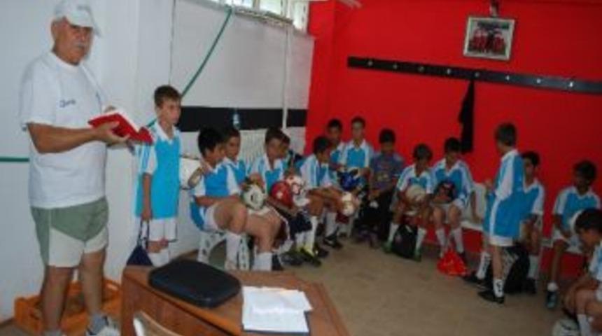 Lapseki'de Yaz Futbol Okulu A&ccedil;ıldı