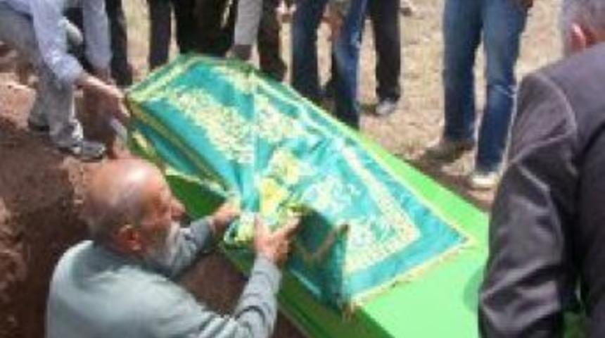 Kore Gazisi Toprağa Verildi