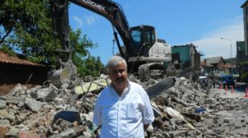Filyos Belediyesi Eski Binaların Yıkımını Ger&ccedil;ekleştirdi
