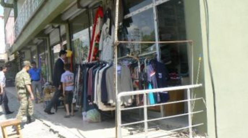 Kulp Kaymakamı İl&ccedil;edeki Patlamanın Ardından Esnafı Ziyaret Etti