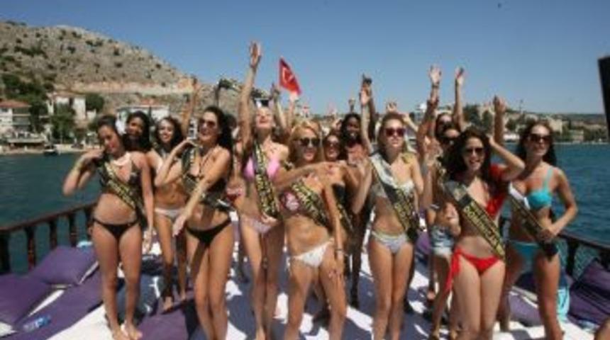 D&uuml;nya G&uuml;zellerinin Tekne Keyfi