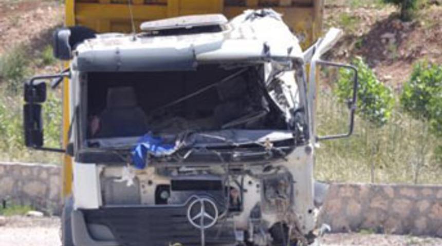 Ter&ouml;ristler ara&ccedil; yakıp 2 kişiyi ka&ccedil;ırdı