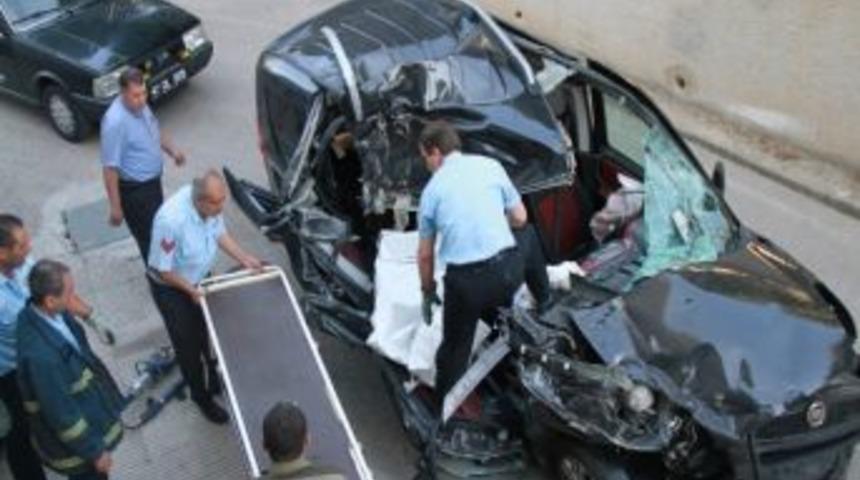 Ticari Ara&ccedil; Tır'a &Ccedil;arptı: 1 &Ouml;l&uuml;