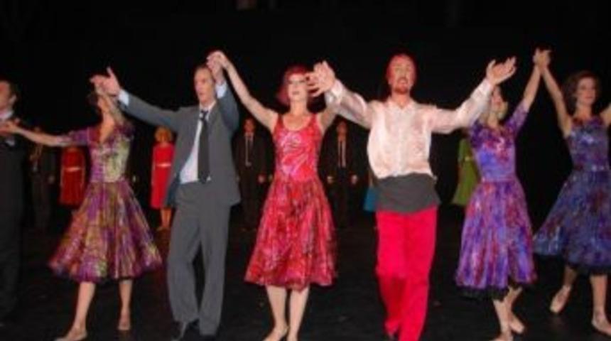 &lsquo;ege&rsquo;de Dans&rsquo; Yıktı Ge&ccedil;ti