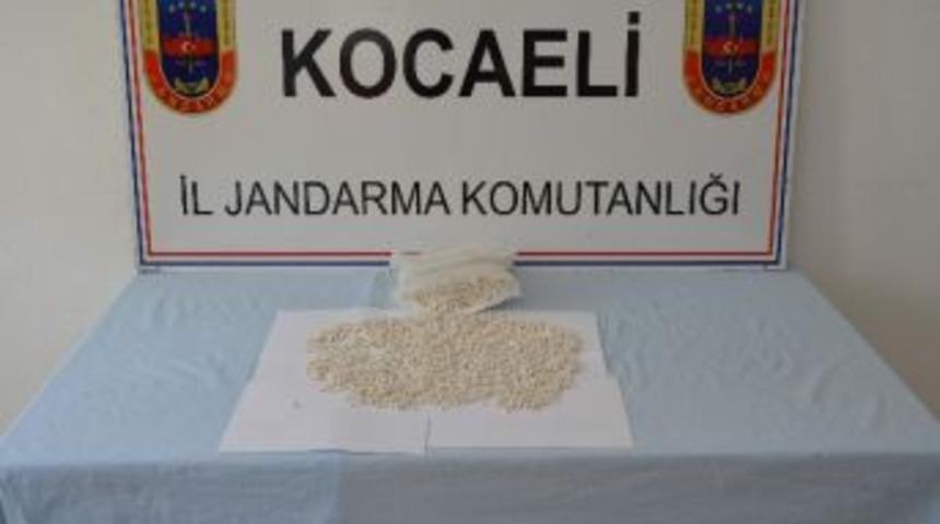 Kocaeli&rsquo;de 4 Bin 900 Adet Uyuşturucu Hap Ele Ge&ccedil;irildi