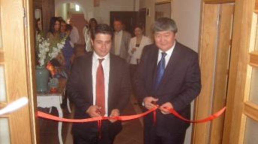 Trabzon'da Kırgızistan Fahri Konsolosluğu'na 'protokol's&uuml;z A&ccedil;ılış