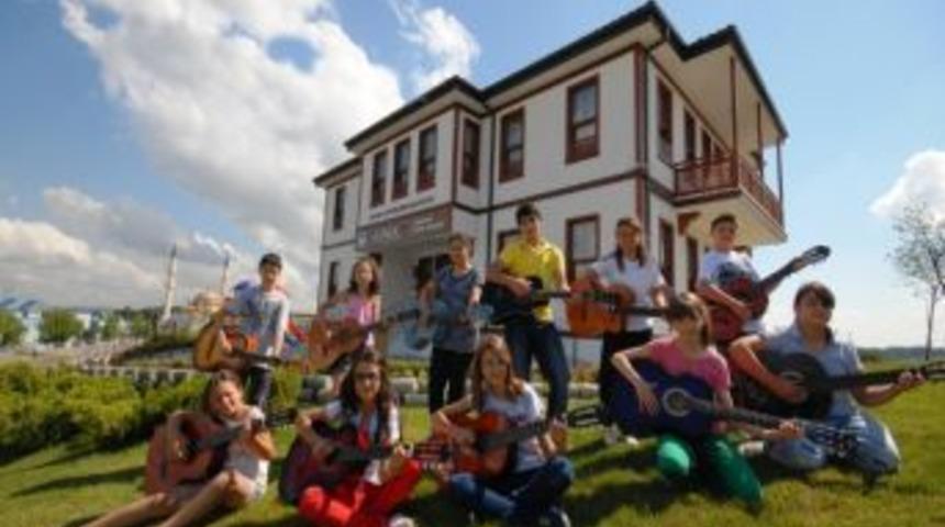 Yenikent&rsquo;te Gitar Sesleri Y&uuml;kseliyor