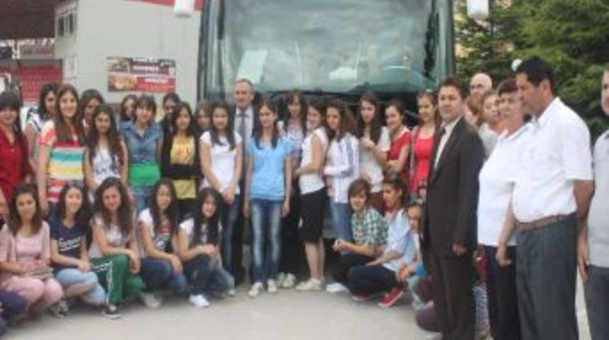 Belediye Başkanı Sporcuları Uğurladı