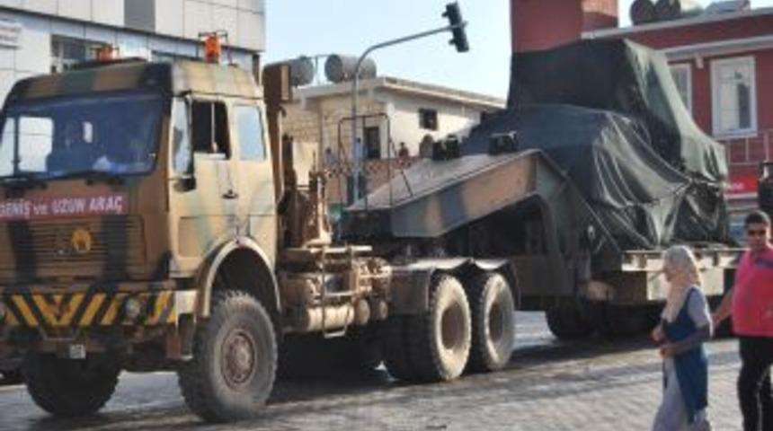 Suriye Sınırına Askeri Sevkiyat S&uuml;r&uuml;yor
