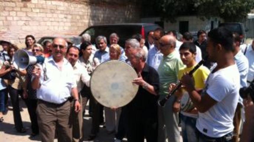 CHP'lilerden &Ccedil;algılı Sulukule Protestosu