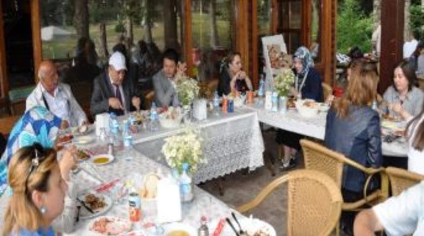 Bolu&rsquo;da Sağlık &Ccedil;alışanları Piknikte Buluştu