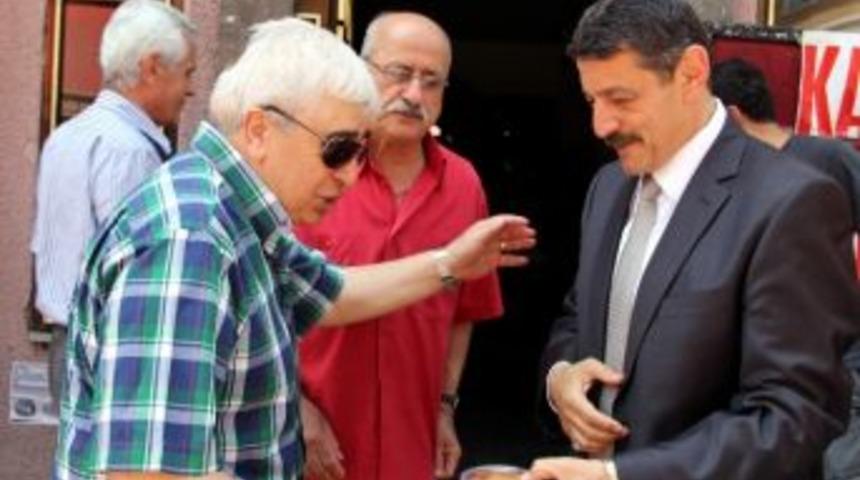 Belediye 2 Bin 500 Kandil Tatlısı Dağıttı
