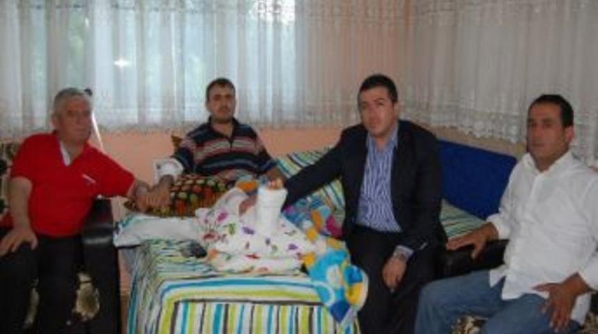 Başkan Aydoğan Trafik Kazası Ge&ccedil;iren İş&ccedil;ileri Ziyaret Etti