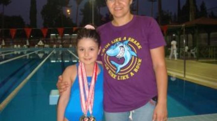 Minik Derin'den 3 Altın Daha