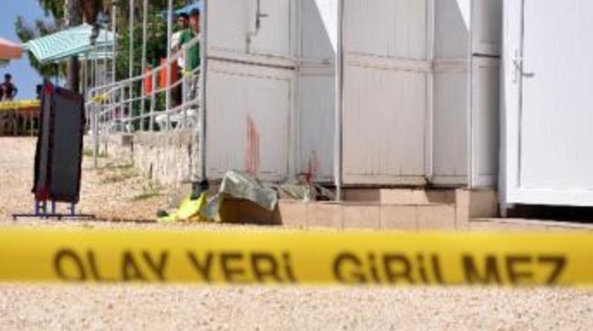 Duş Kabininde &Ouml;ld&uuml;r&uuml;ld&uuml;