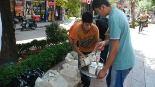 İzmit Belediyesi Vatandaşlara Kandil Simidi Dağıttı