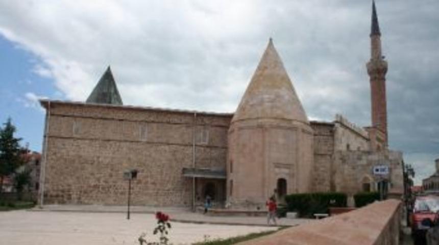 Eşrefoğlu Camisi&rsquo;ne Ziyaret&ccedil;i İlgisi