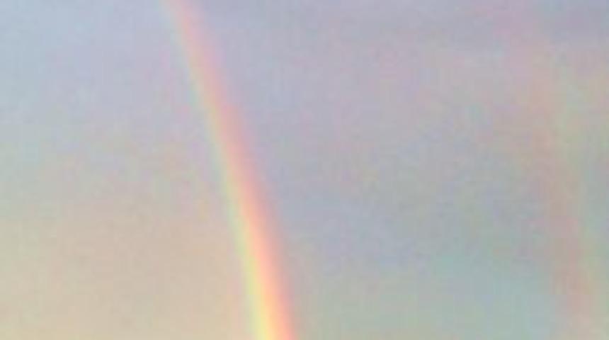 Kars&rsquo;ta Yağmurun Ardından Oluşan G&ouml;kkuşağı Kartpostallık G&ouml;r&uuml;nt&uuml; Oluşturdu