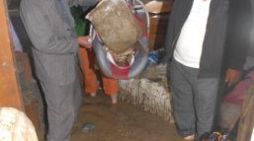 Şehidin Evi Sular Altında Kaldı, 9 Aylık Oğlu Son Anda Kurtarıldı