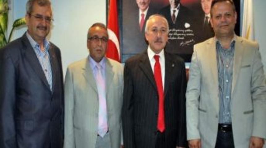 Başkan Kelleci Partiye Yeni Katılanlara Rozet Taktı