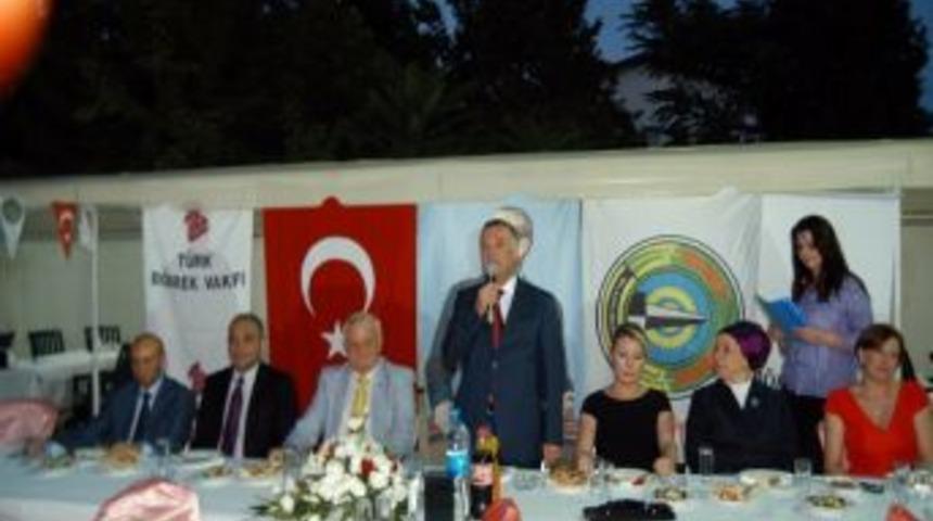 Malkara Belediye Başkanı Birol Kaya Diyaliz Hastalarına Moral Yemeği Verdi