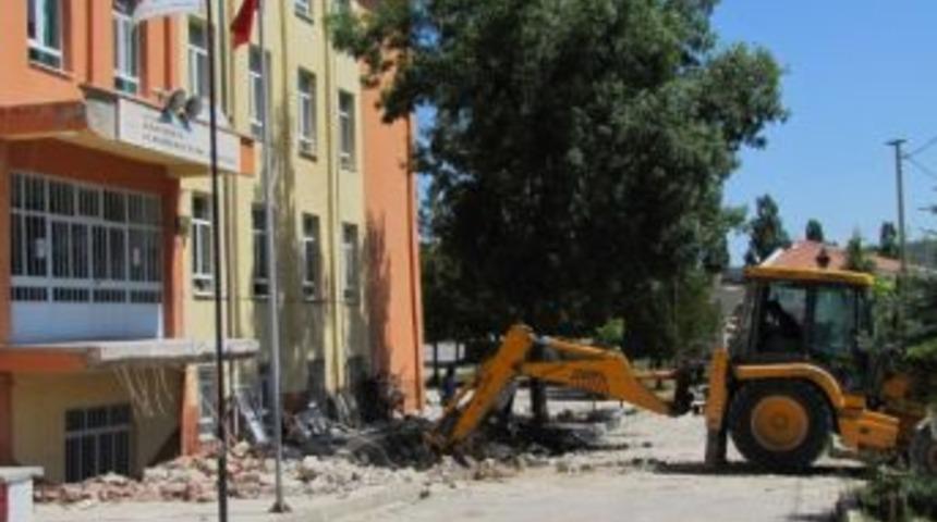 Hisarcık Atat&uuml;rk İlk&ouml;ğretim Okulu'nun Giriş Merdivenleri Yenilenecek