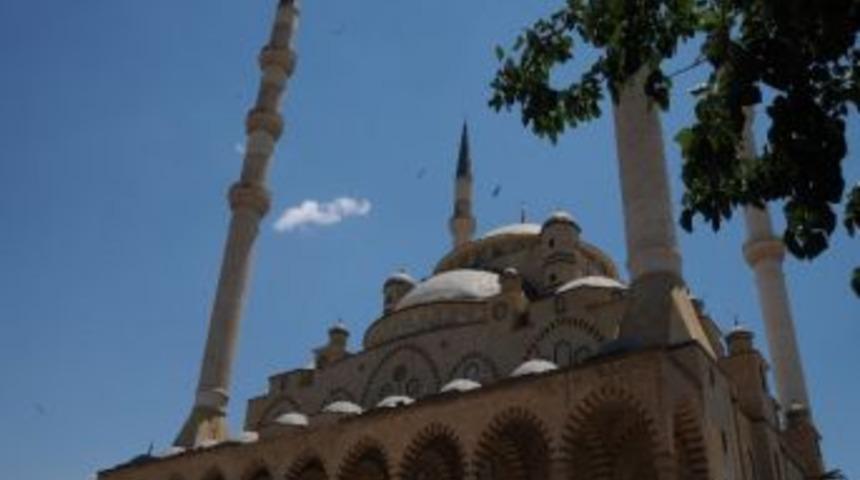 Aynı Anda 23 Bin Kişi Namaz Kılacak