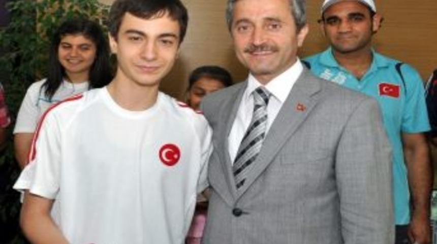 Tekvandoda Şahinbey Belediye R&uuml;zgarı Esti