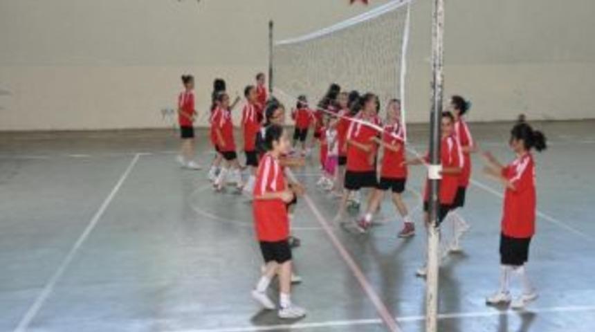Yerk&ouml;y&rsquo;de Voleybol Okulu A&ccedil;ıldı