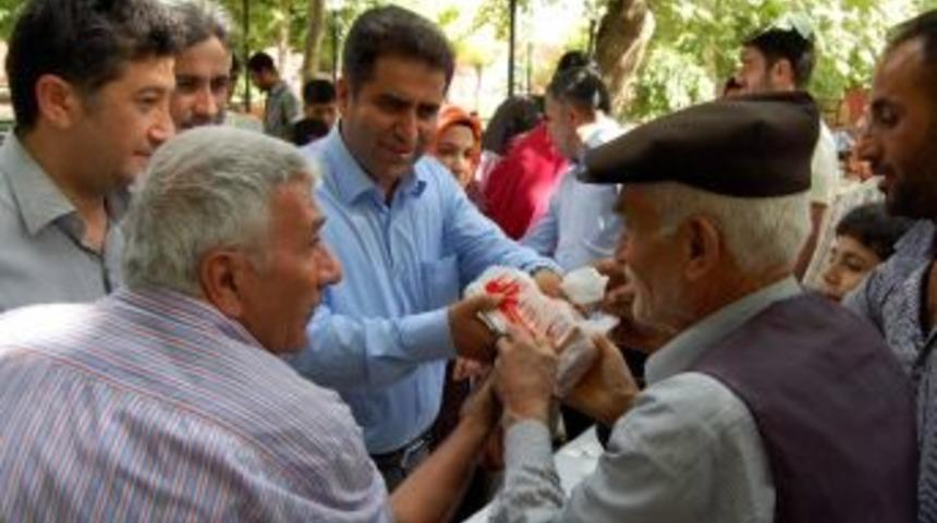 Ak Parti 5 Bin Adet Kandil Simidi Dağıttı