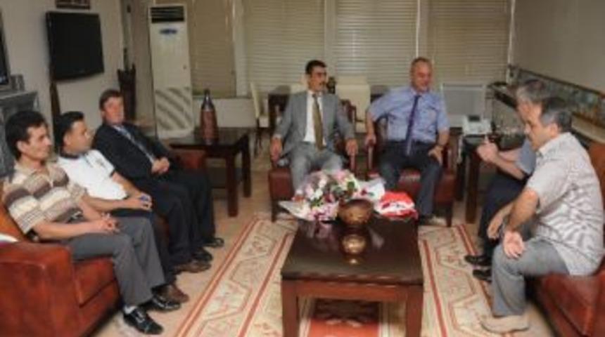 Başkan Erg&uuml;n Horozk&ouml;yspor Y&ouml;netimi&rsquo;ni Ağırladı