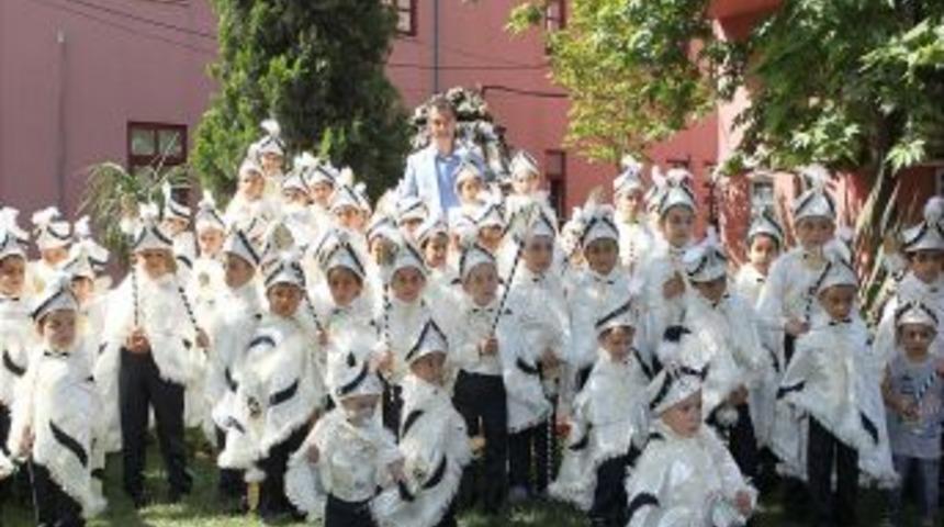 Ey&uuml;pl&uuml; Minikler S&uuml;nnet Kıyafetlerini Aldı