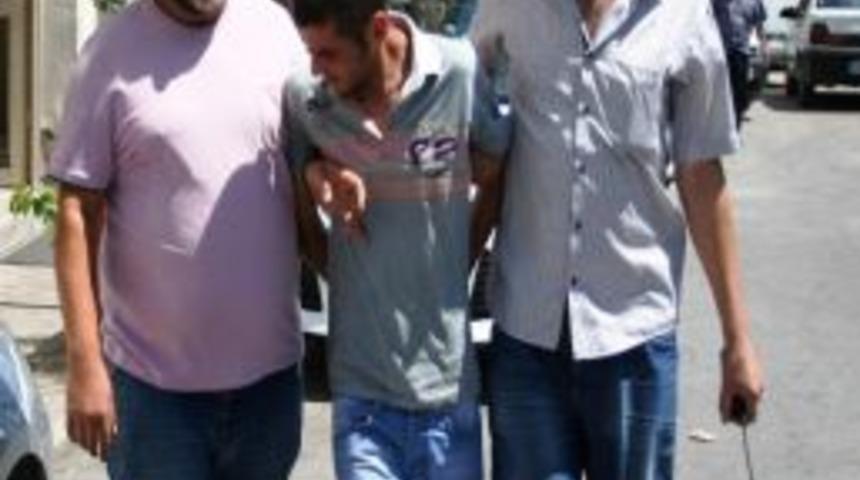 Yakalanacağını Anlayınca Dolaba Saklandı