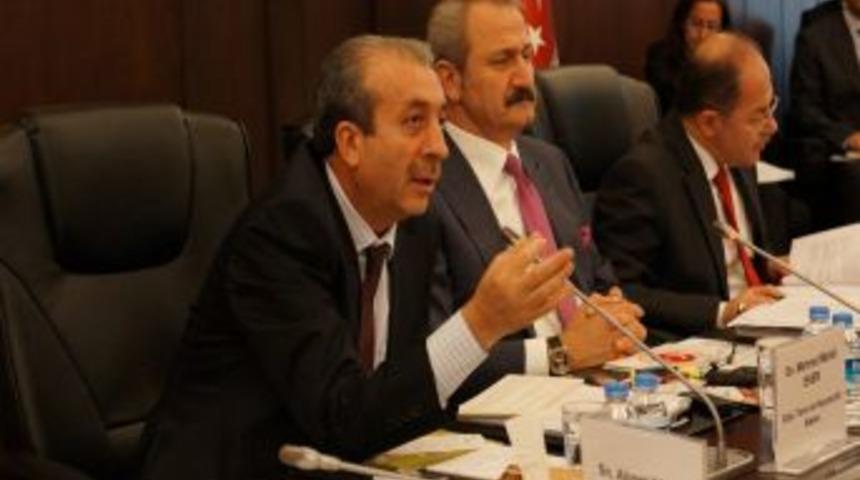 Bakan Eker: GDO&rsquo;lu &Uuml;retim Konusundaki Iddialar Bilgiye Değil, Malumata Dayalı