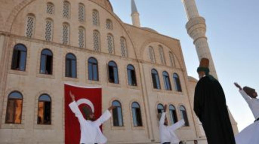 Midyat'ta 3 Bin Kişilik Camii Dualarla Hizmete Girdi