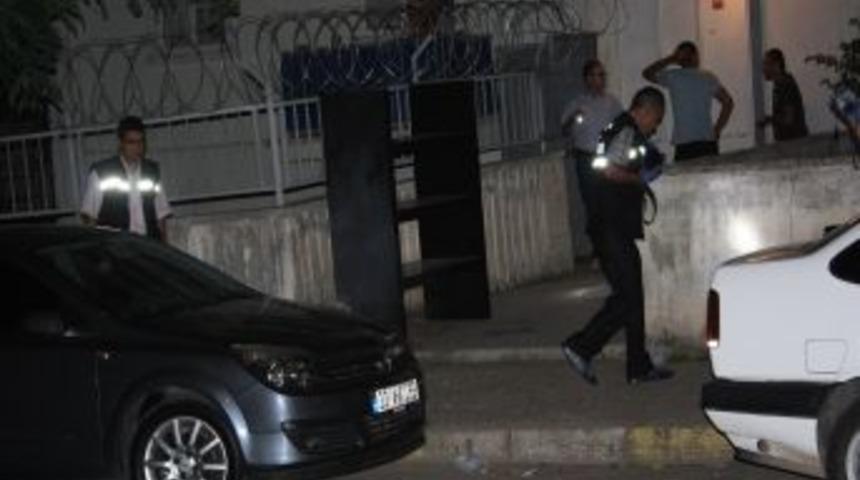 Mersin&rsquo;de Polis Lojmanı Ile 2 Iş Yerine Bombalı Saldırı