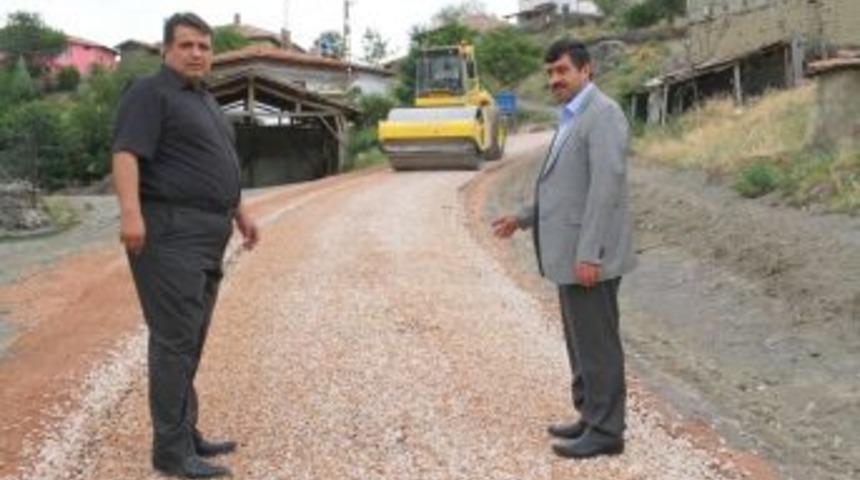 Osmancık'ta Ambar k&ouml;y&uuml; yolu asfaltlandı