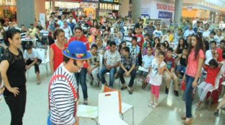 Anneler Oynadı, &Ccedil;ocuklar İzledi