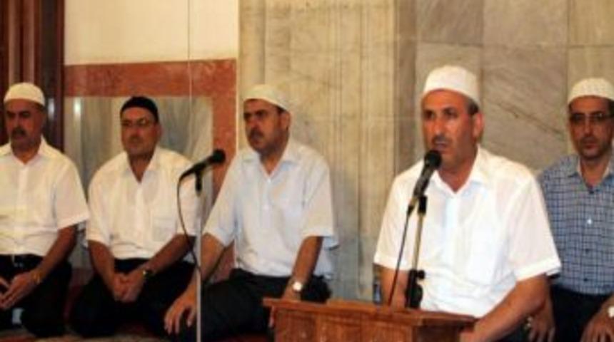 Beraat Kandili Camileri Doldurdu