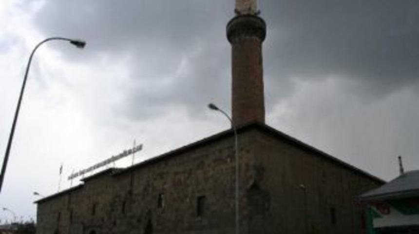 T&uuml;rkiye&rsquo;de Her 903 Kişiye Bir Cami D&uuml;ş&uuml;yor