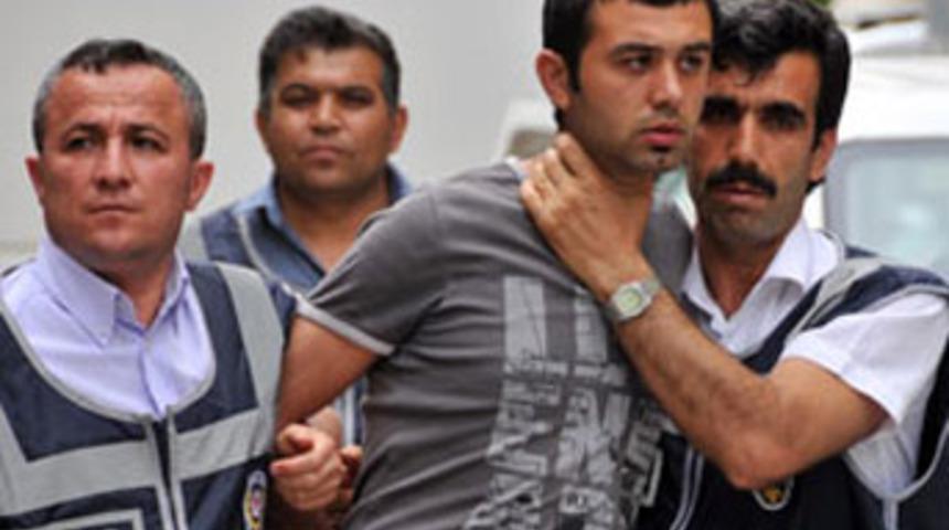 K&uuml;rtaj s&ouml;z&uuml;ne &ccedil;ıldırıp, gen&ccedil; kızı boğdu