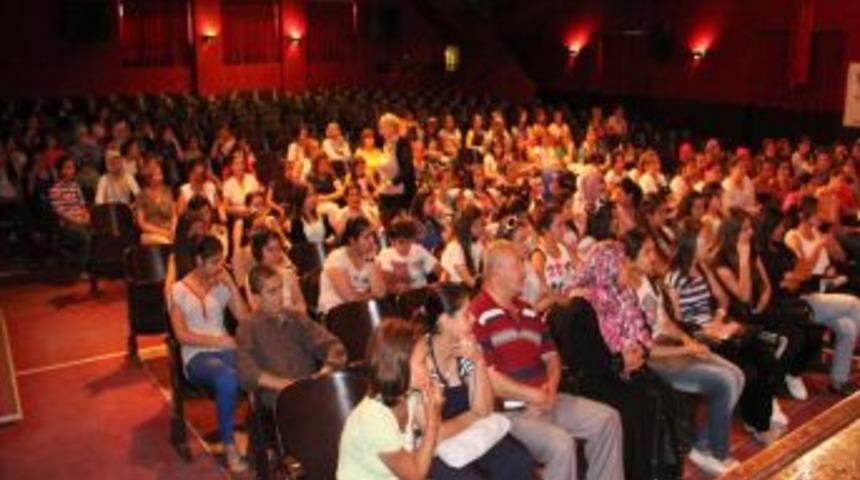 Oyuncu Kızmaz: Torna Tesviye Okudum Şuan Oyuncuyum