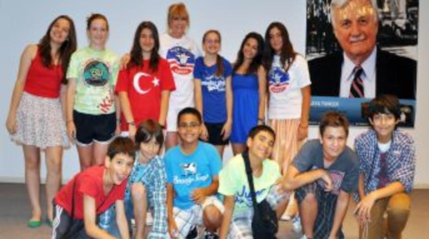 İstikl&acirc;l Marşı'nı Seslendiren Amerikalı Operacı, Uzay Kampı T&uuml;rkiye'yi Gezdi