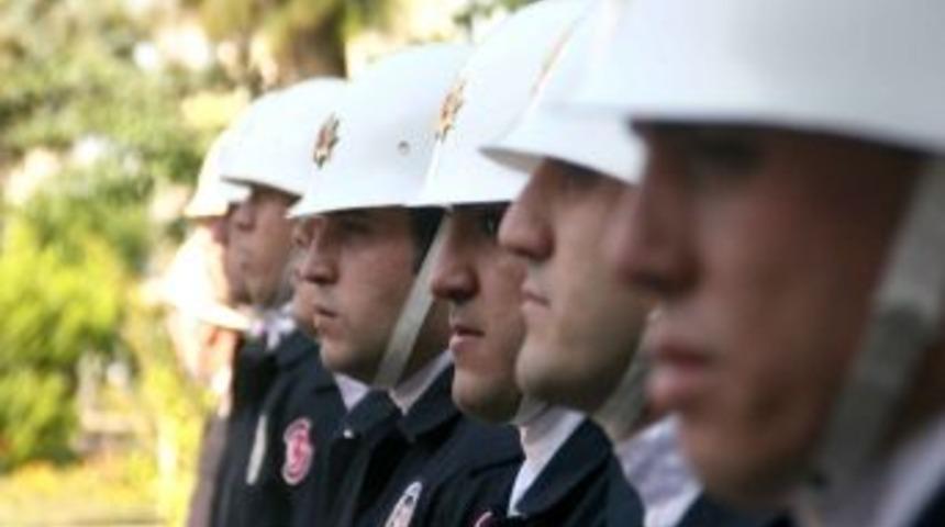 Adana&rsquo;da 250 Kişiye Bir Polis D&uuml;ş&uuml;yor