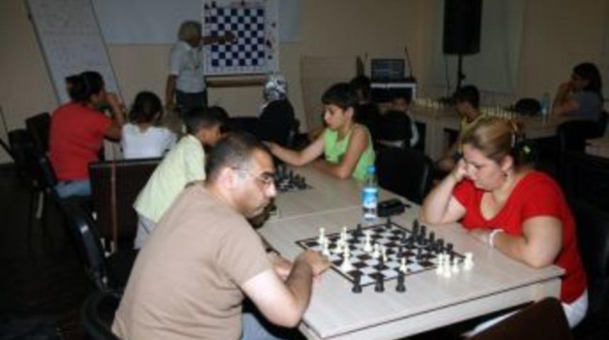Satran&ccedil; kurslarına yoğun ilgi