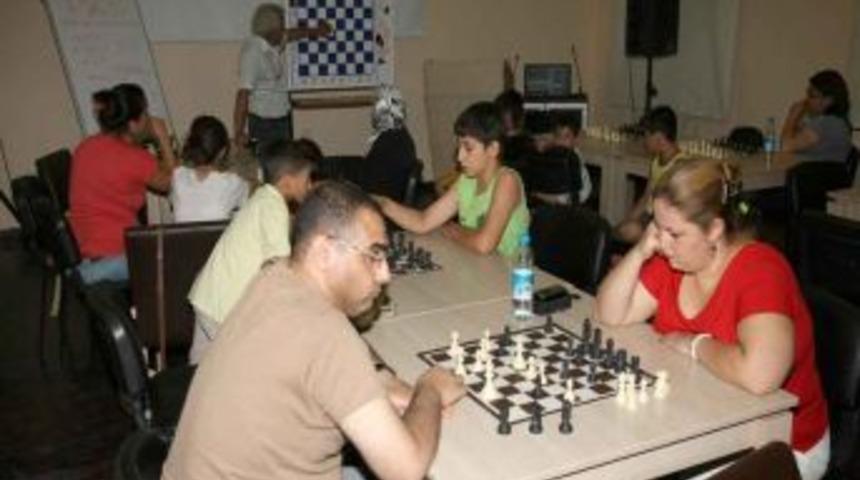 Satran&ccedil; Kurslarına Yoğun Ilgi