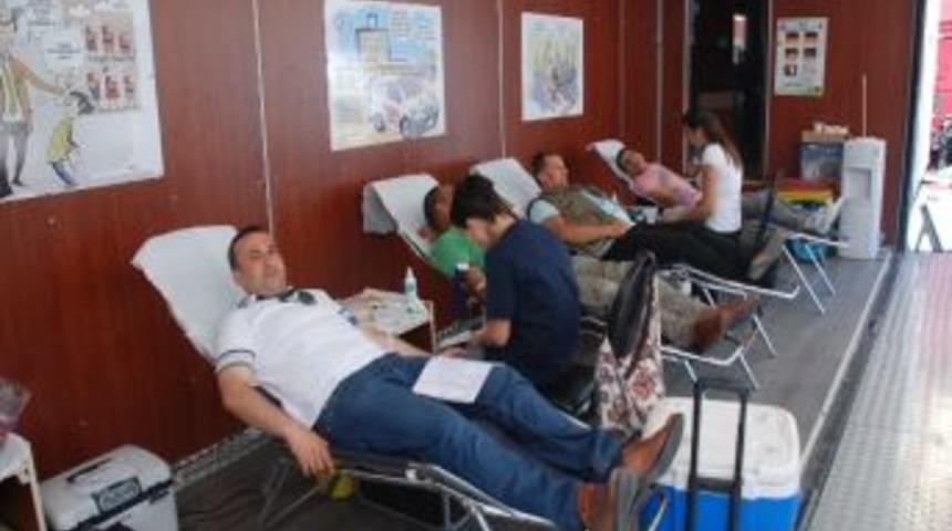 Gazetecilerin Kan Bağışında 104 &Uuml;nite Kan Toplandı