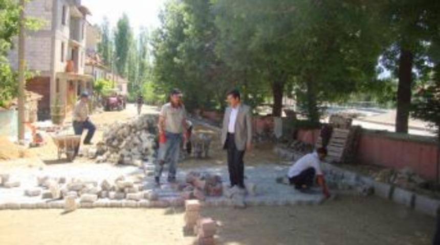 Hisarcık Derek&ouml;y&rsquo;de Kilitli Parke Taşı D&ouml;şeme &Ccedil;alışmaları