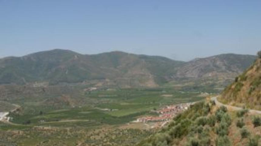 İzmir'in Turistik Şirince K&ouml;y&uuml;n&uuml;n Yol &Ccedil;alışmaları Devam Ediyor