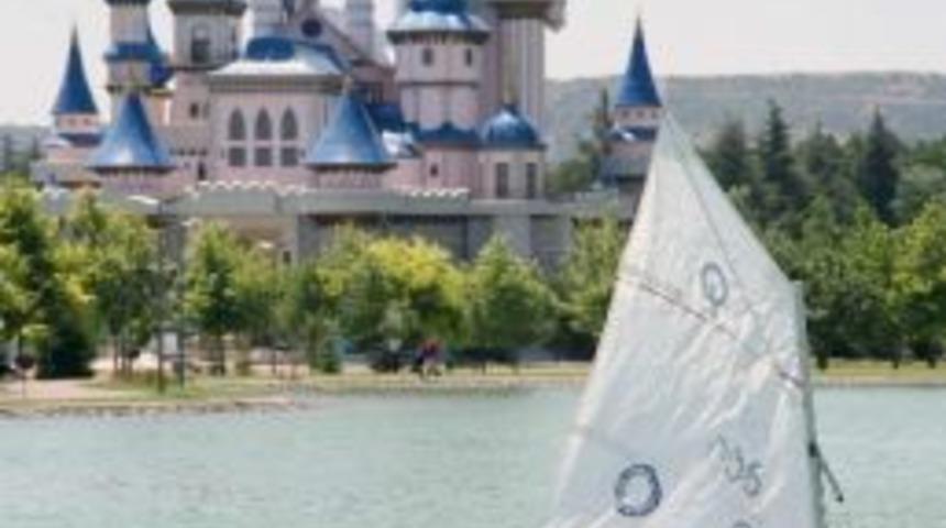 Eskişehir&rsquo;de Gen&ccedil; Yelkenciler Yetişiyor